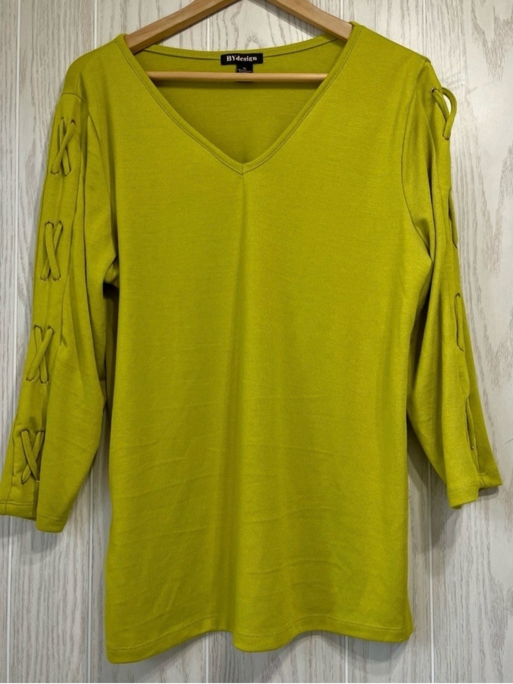By Design Women's XL Green Threaded Sleeves Top EUC